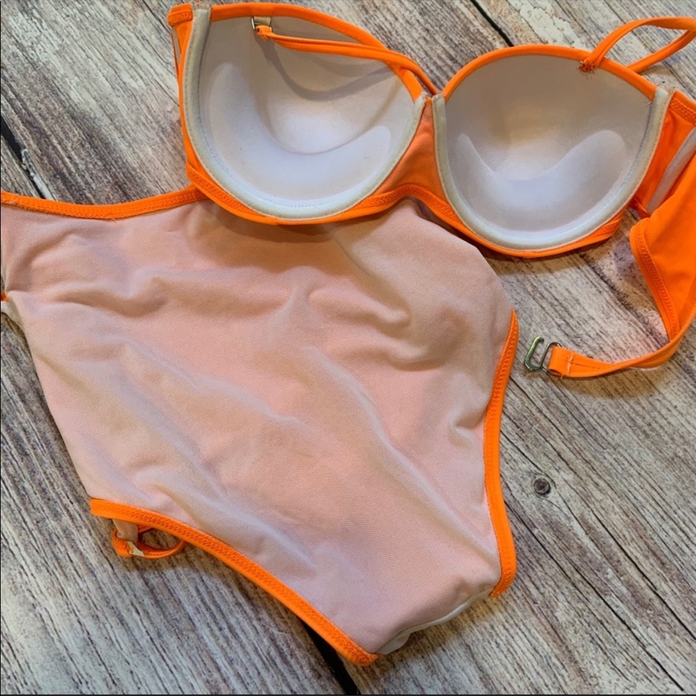 Cupshe swimsuit - Picture 3 of 6